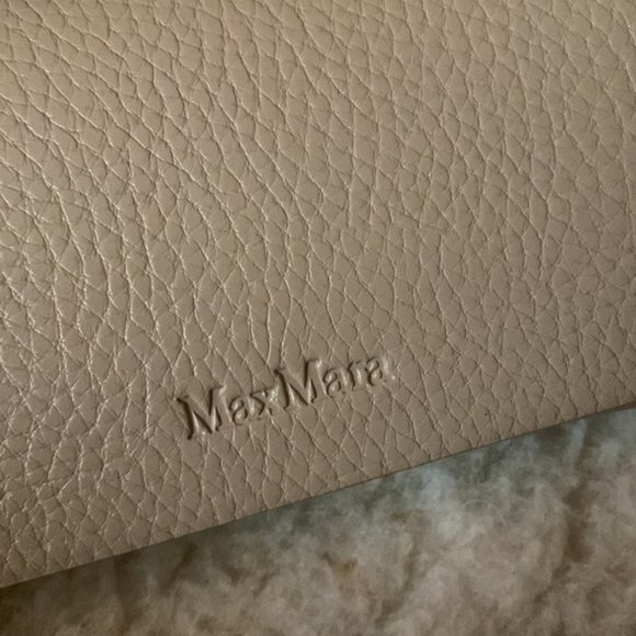 New ? ?️ Max Mara camel colored sun glasses case main image 5
